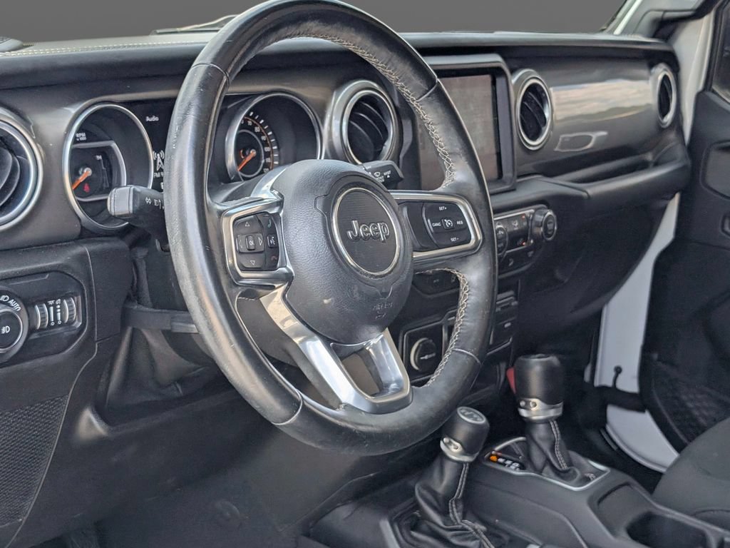Used 2019 Jeep Wrangler Unlimited Sahara w/ Uconnect 4C Nav & Sound Group AWD/4WD image 15
