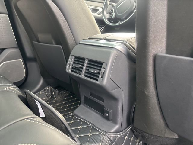 Used 2019 Land Rover Range Rover Velar R-Dynamic SE image 18