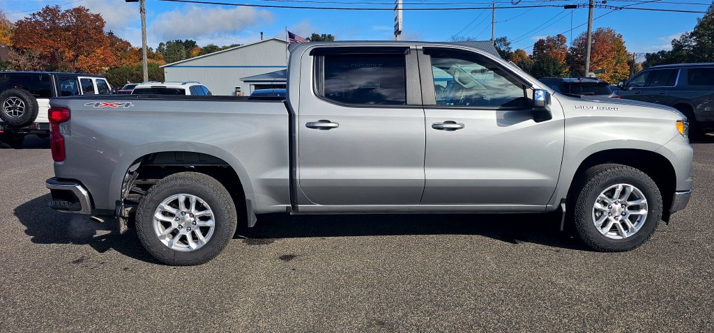 Used 2023 Chevrolet Silverado 1500 LT AWD/4WD image 9