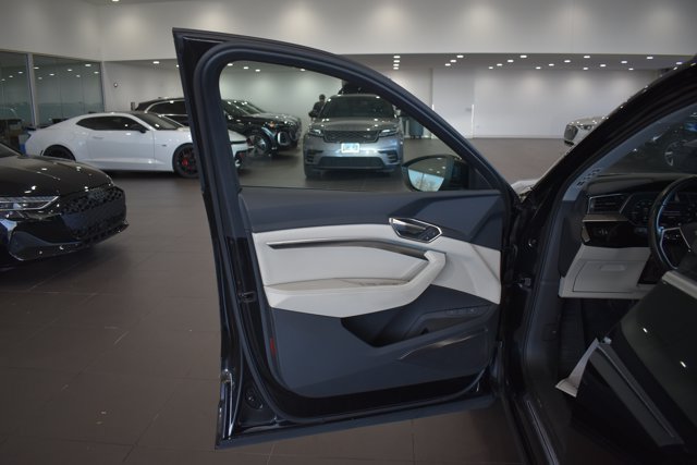 Used 2024 Audi Q8 e-tron Premium Plus AWD/4WD image 9