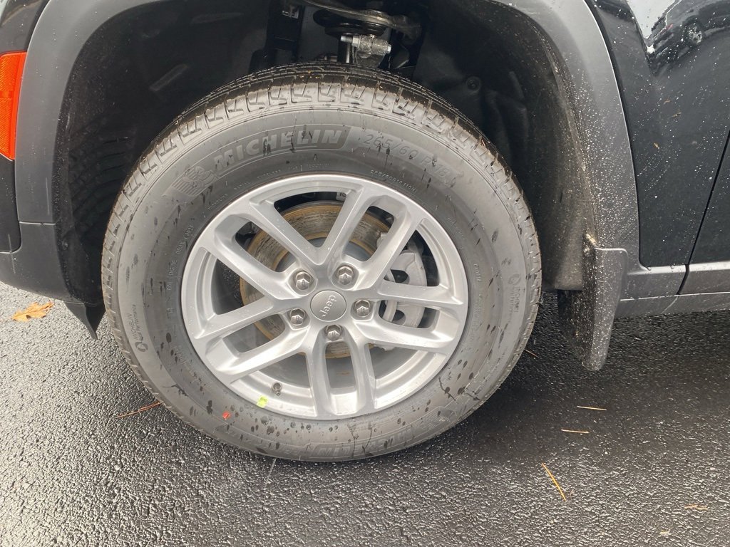 New 2025 Jeep Grand Cherokee Laredo X w/ Trailer Tow Package image 9