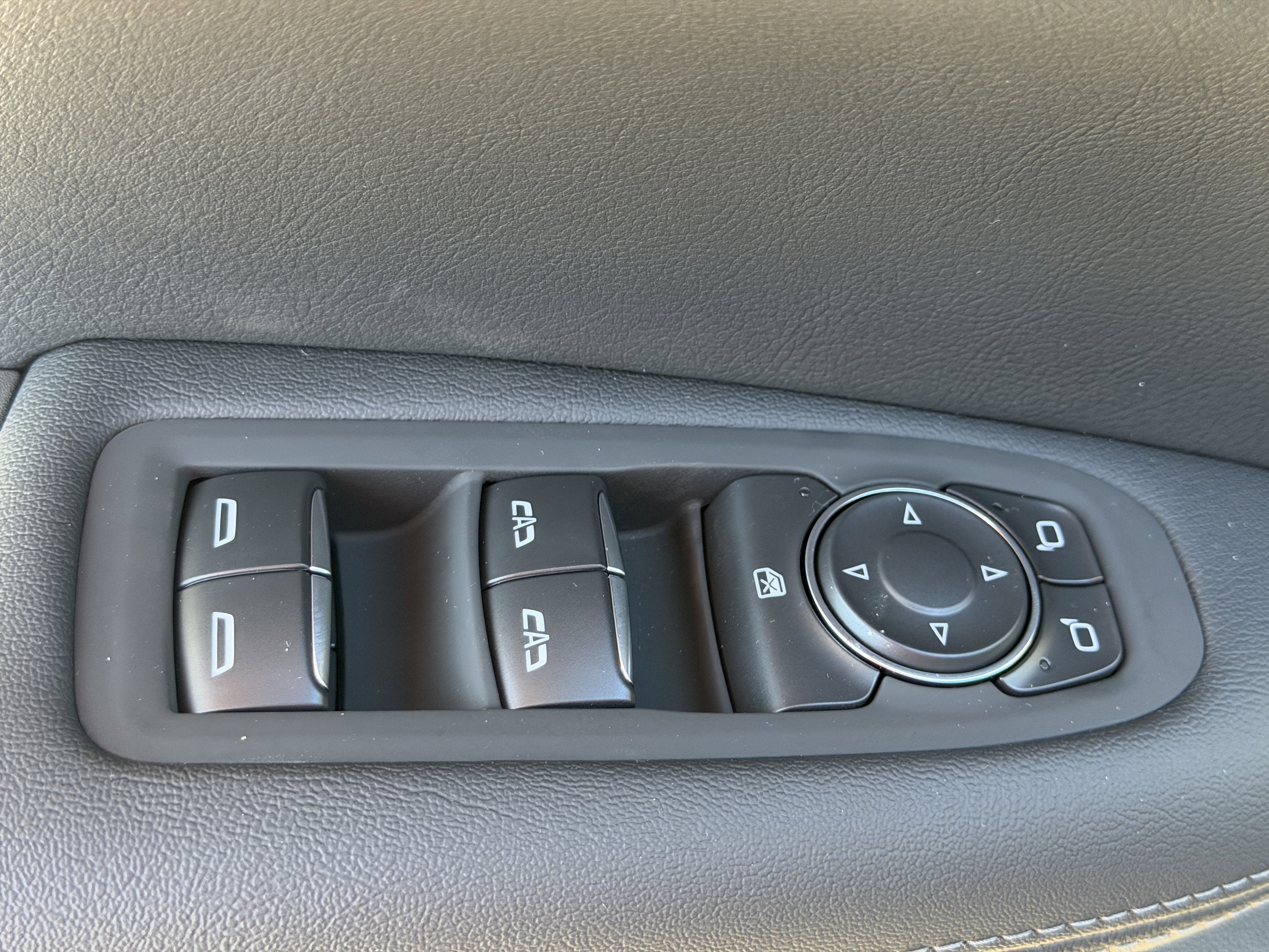 New 2026 Cadillac XT5 Luxury image 18