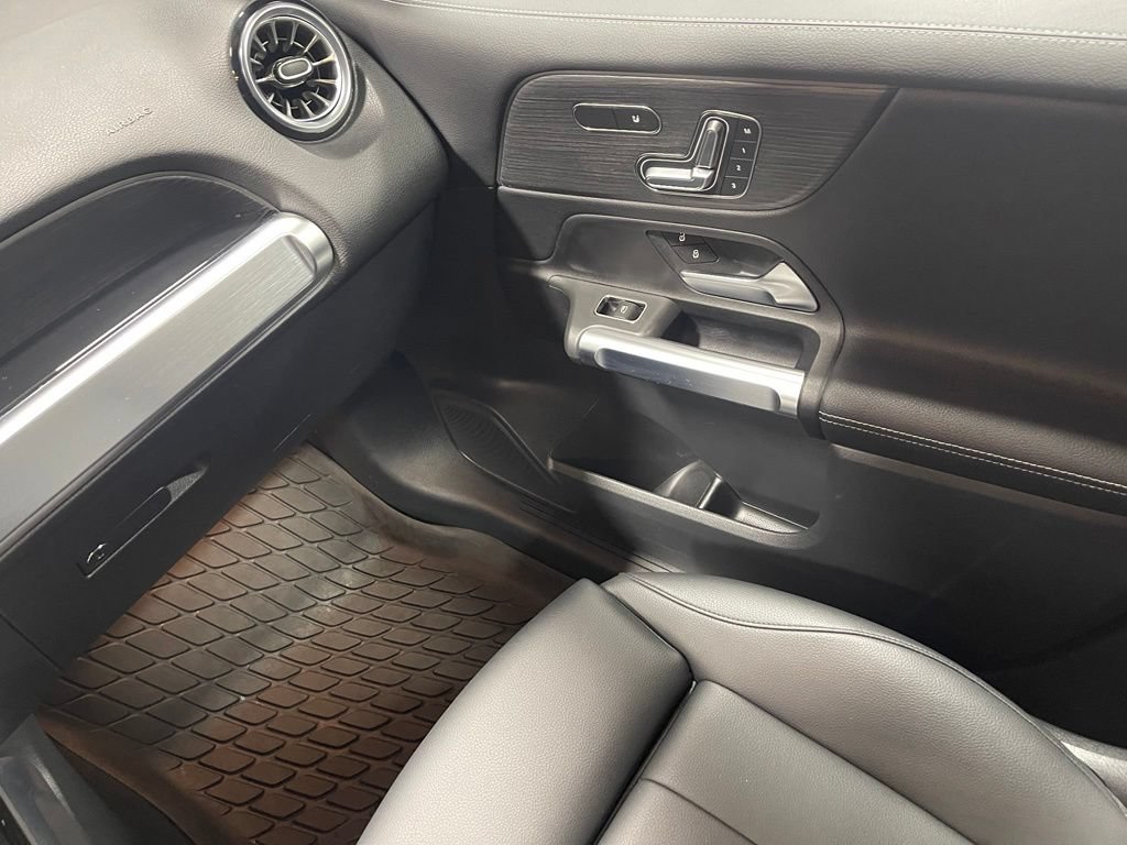 Certified 2023 Mercedes-Benz GLB 250 4MATIC image 27