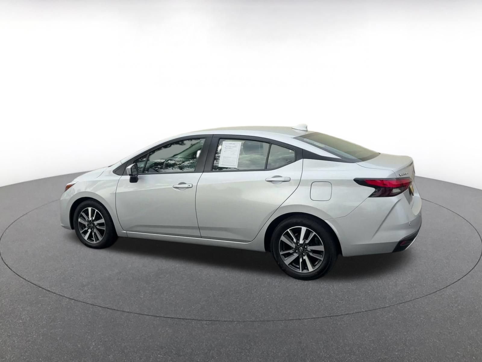 Used 2025 Nissan Versa SV FWD image 9