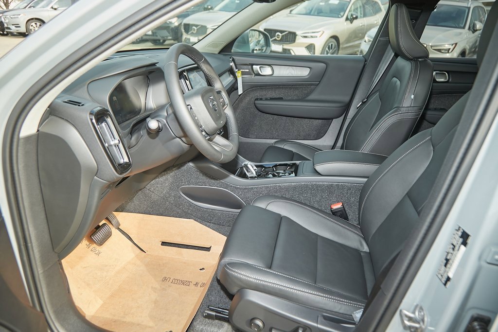 New 2025 Volvo XC40 B5 Plus w/ Climate Package image 15