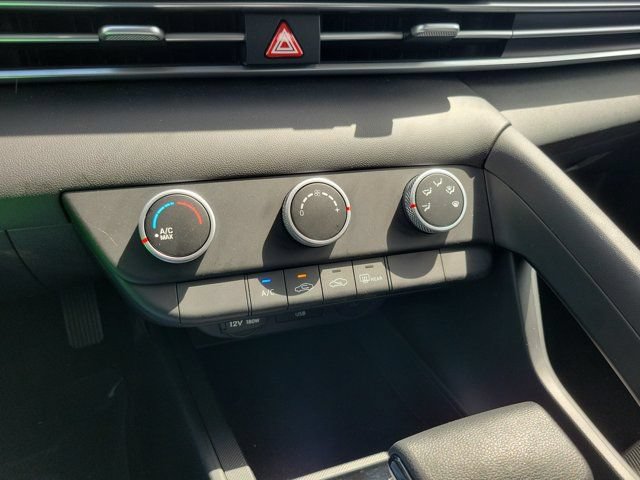 Certified 2026 Hyundai Elantra SE w/ Cargo Package FWD image 26