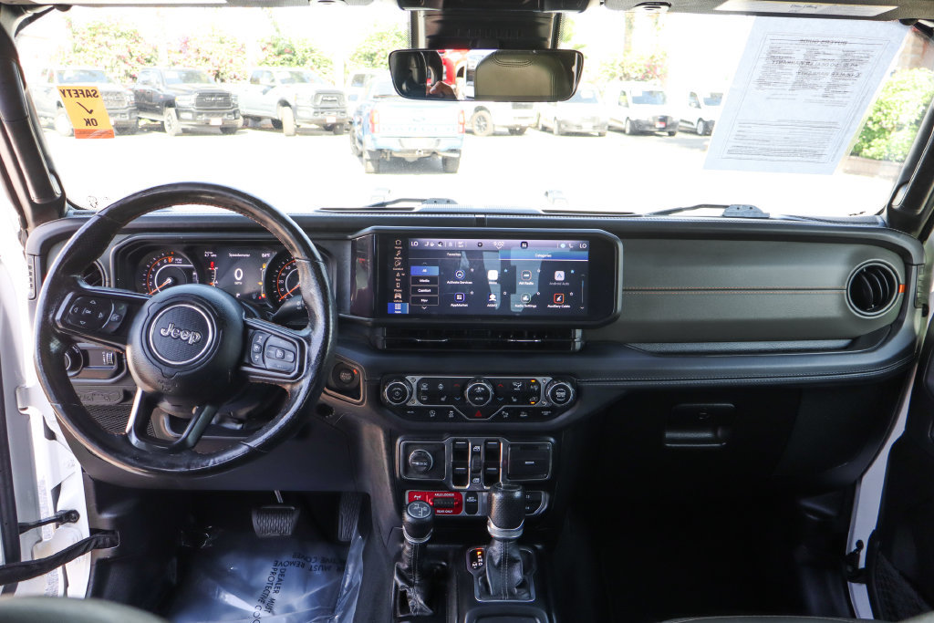 Used 2024 Jeep Gladiator Mojave AWD/4WD image 29