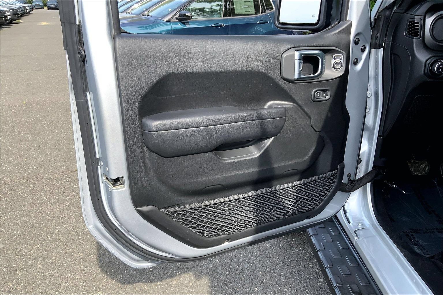Certified 2023 Jeep Gladiator Sport AWD/4WD image 18