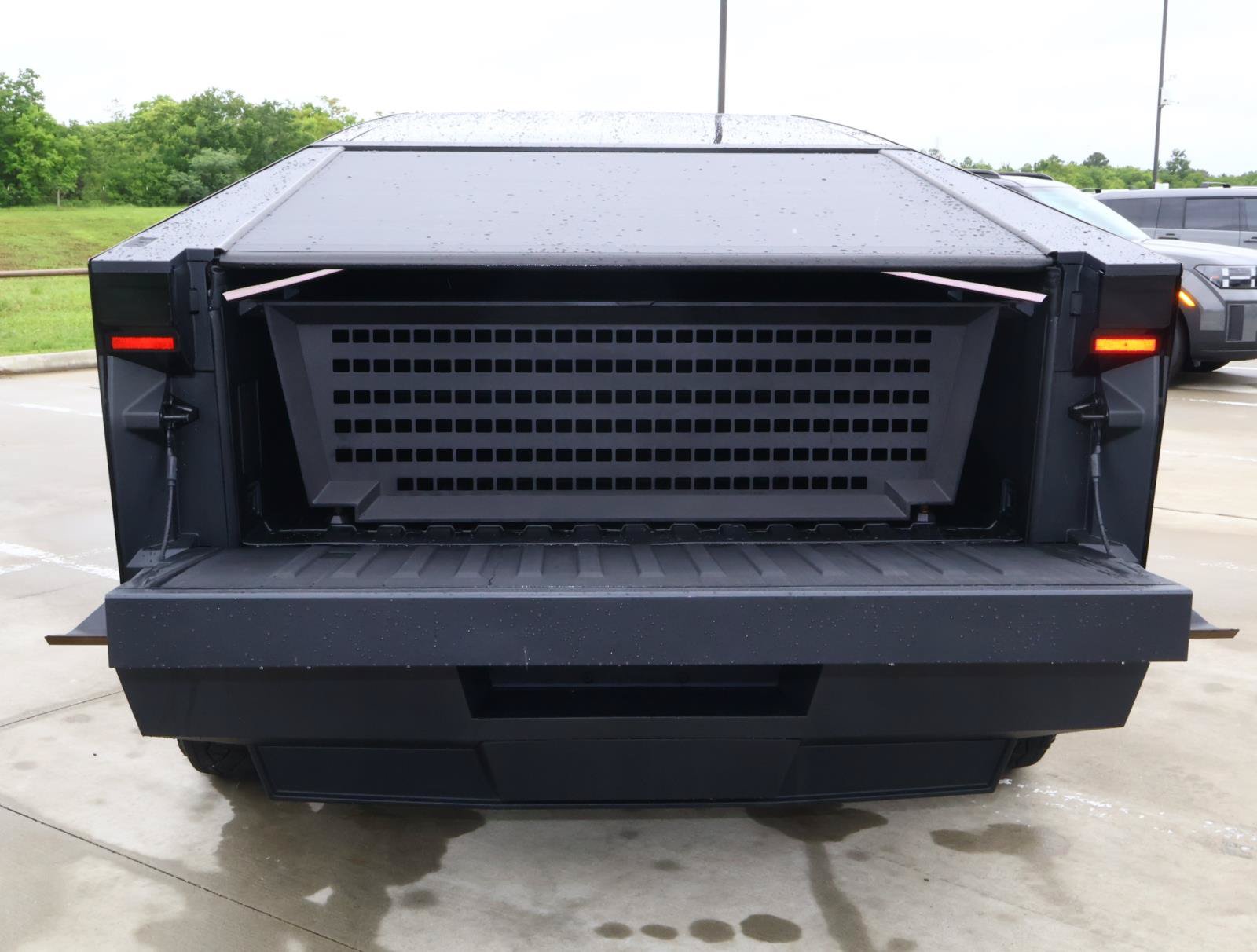 Used 2024 Tesla Cybertruck Cyberbeast AWD/4WD image 7