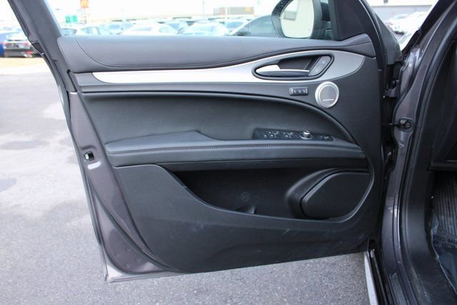 Used 2024 Alfa Romeo Stelvio Veloce image 10