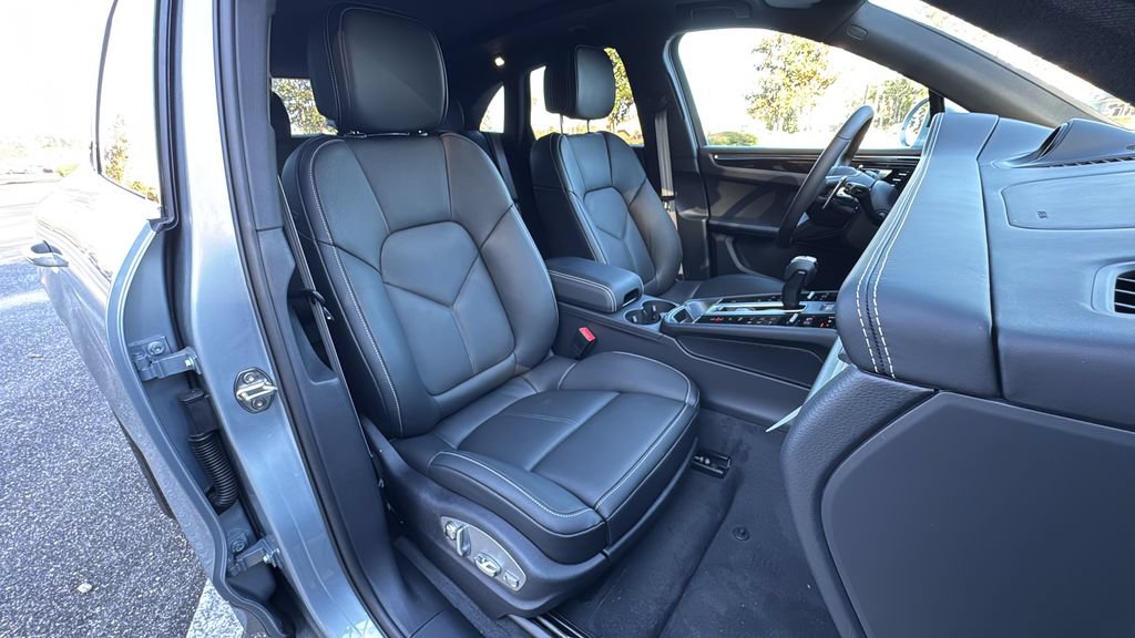 New 2026 Porsche Macan AWD/4WD image 18