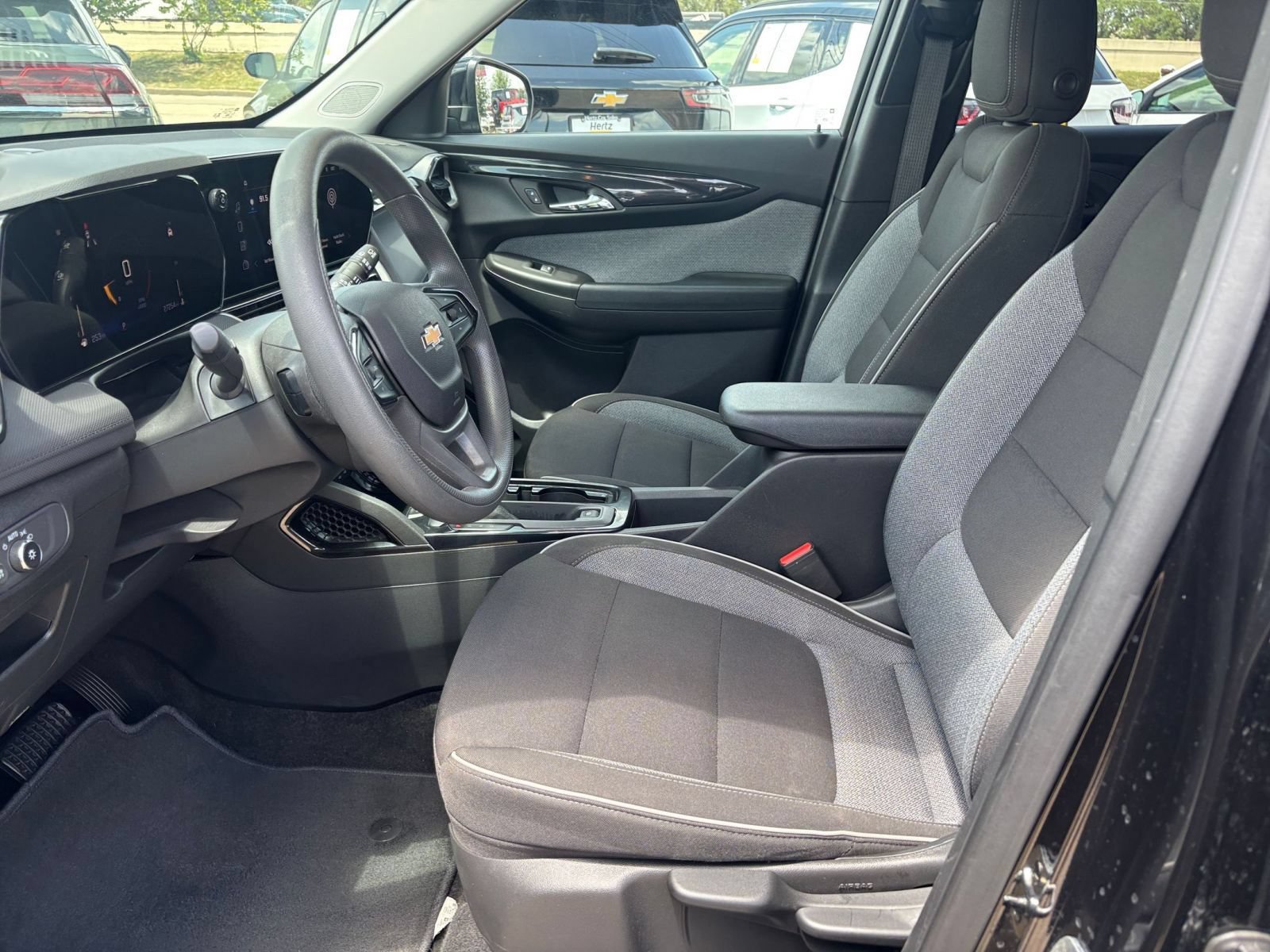 Used 2025 Chevrolet TrailBlazer LT FWD image 24