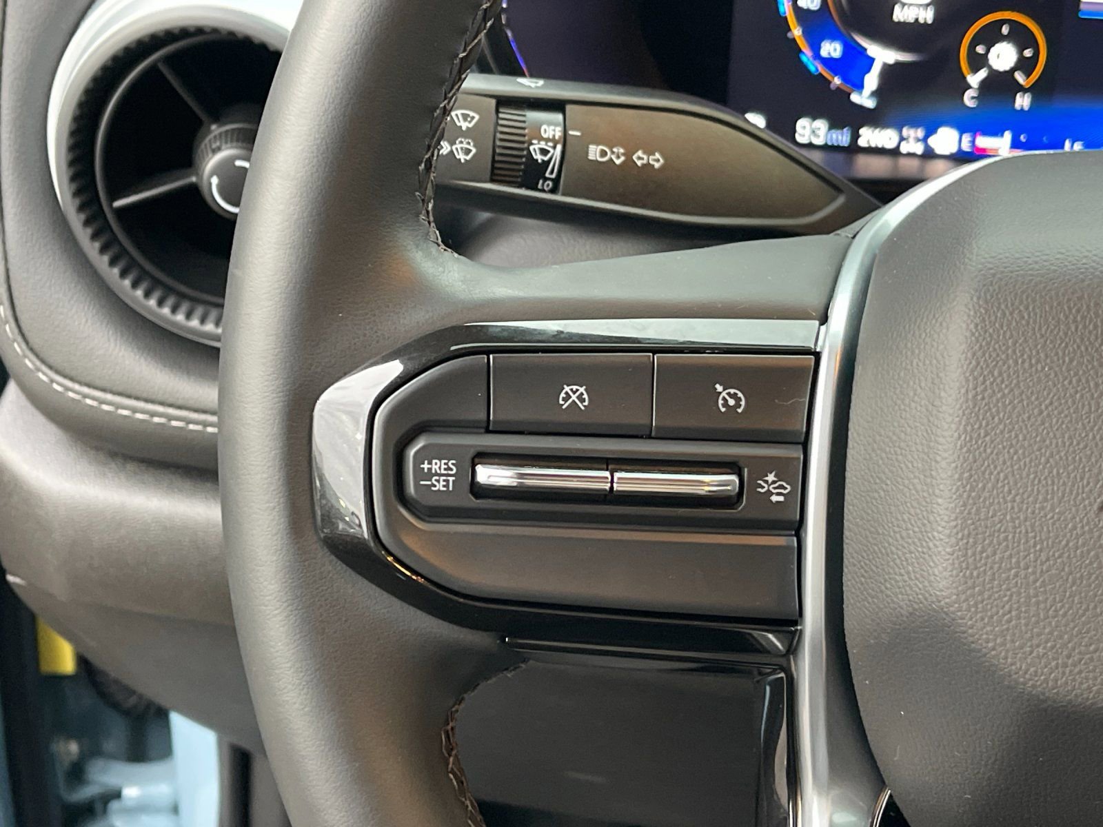 Used 2025 Chevrolet Colorado LT image 27