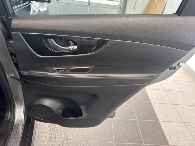 Used 2018 Nissan Rogue SL image 9