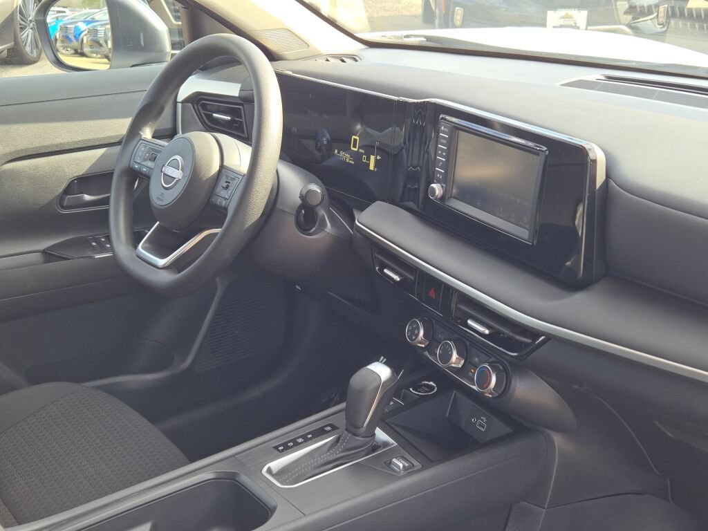 Used 2025 Nissan Kicks S AWD/4WD image 6