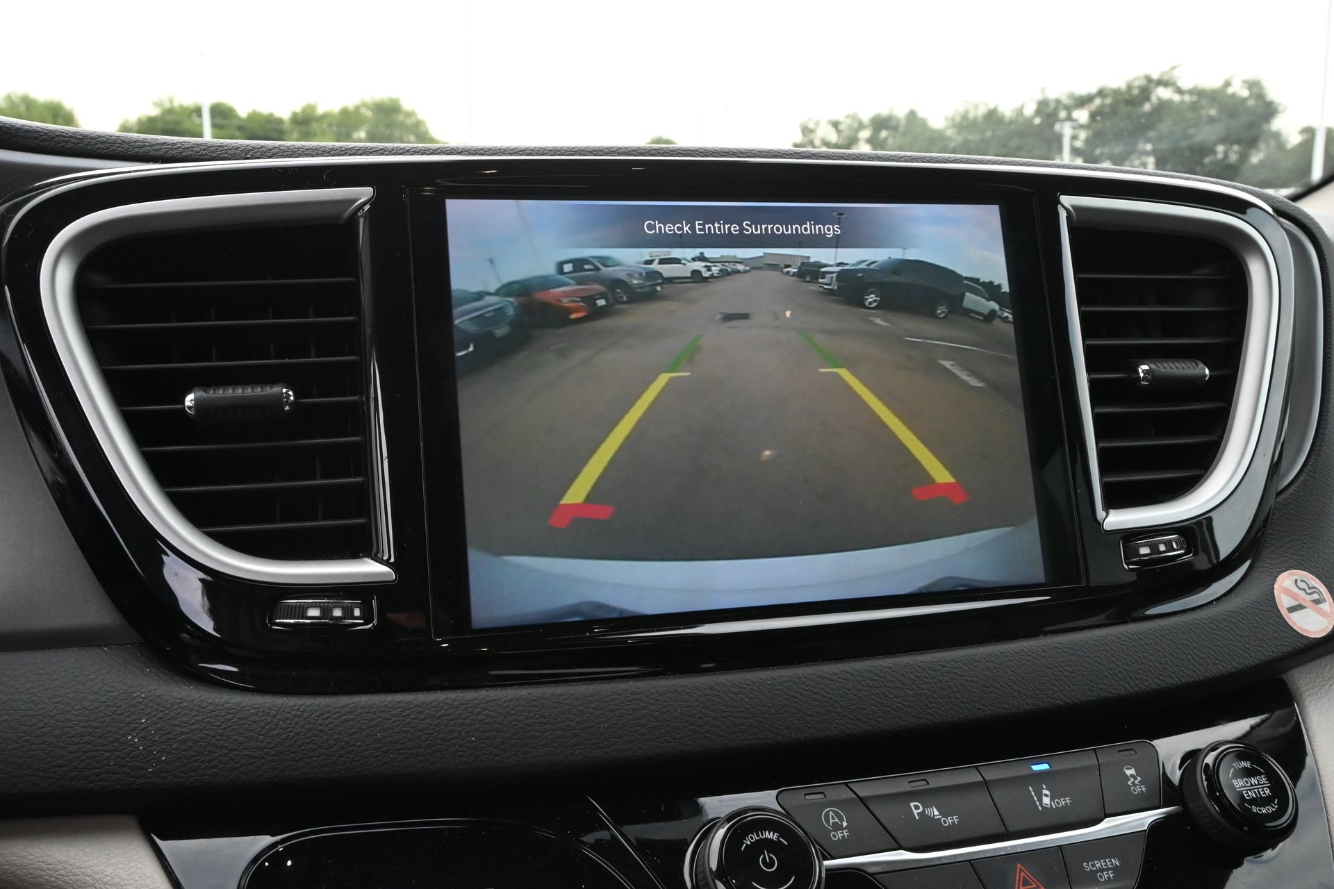 Used 2023 Chrysler Pacifica Touring-L FWD image 14