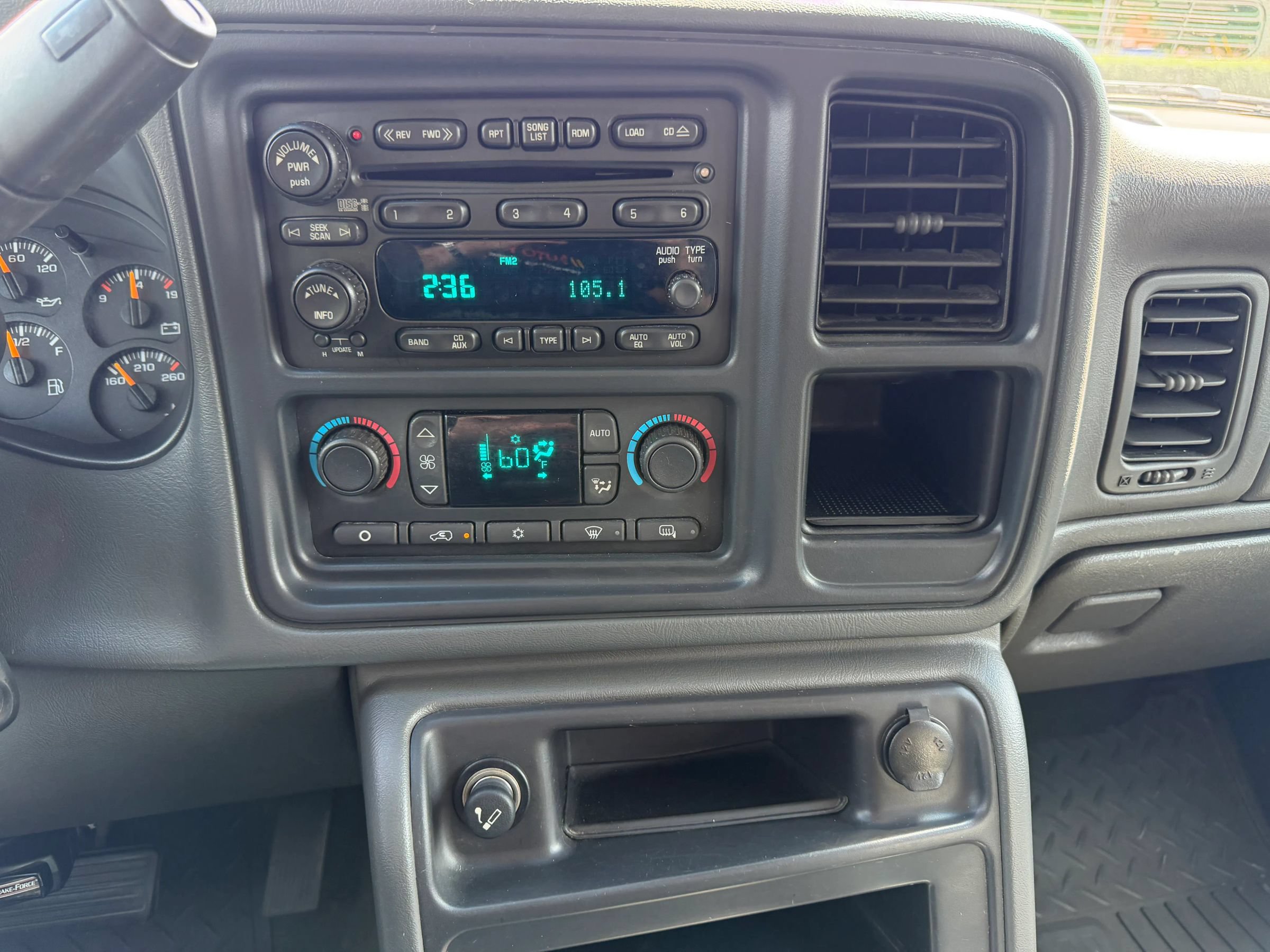 Used 2006 Chevrolet Silverado 3500 2WD Crew Cab image 24