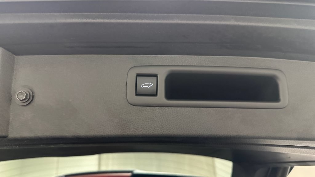 Used 2022 Toyota Highlander XLE AWD/4WD image 26