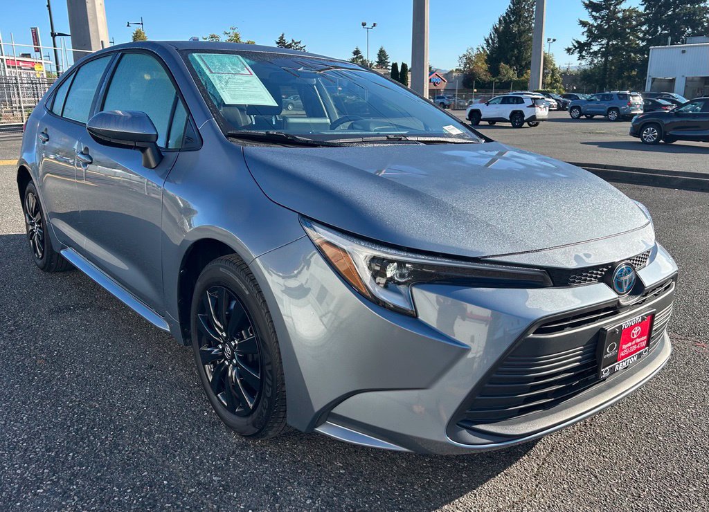 Certified 2025 Toyota Corolla LE FWD image 3