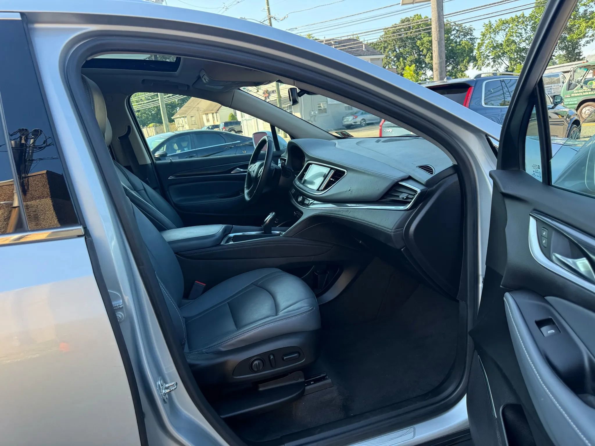 Used 2019 Buick Enclave Premium image 25