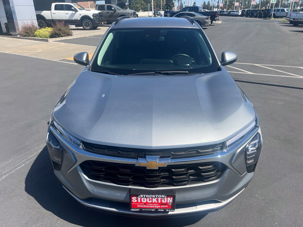 Used 2025 Chevrolet Trax LT w/ LT Convenience Package FWD image 6