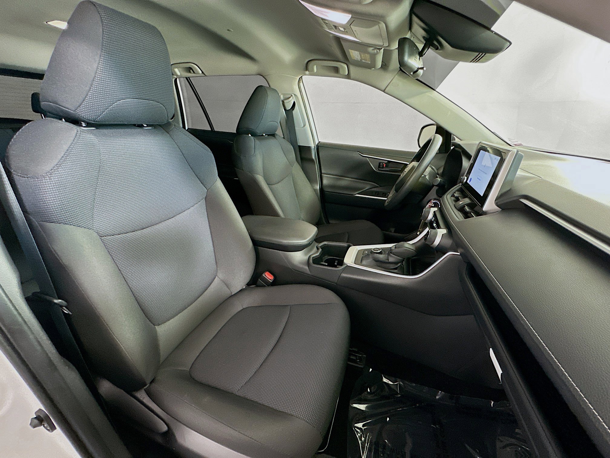 Used 2025 Toyota RAV4 LE image 27