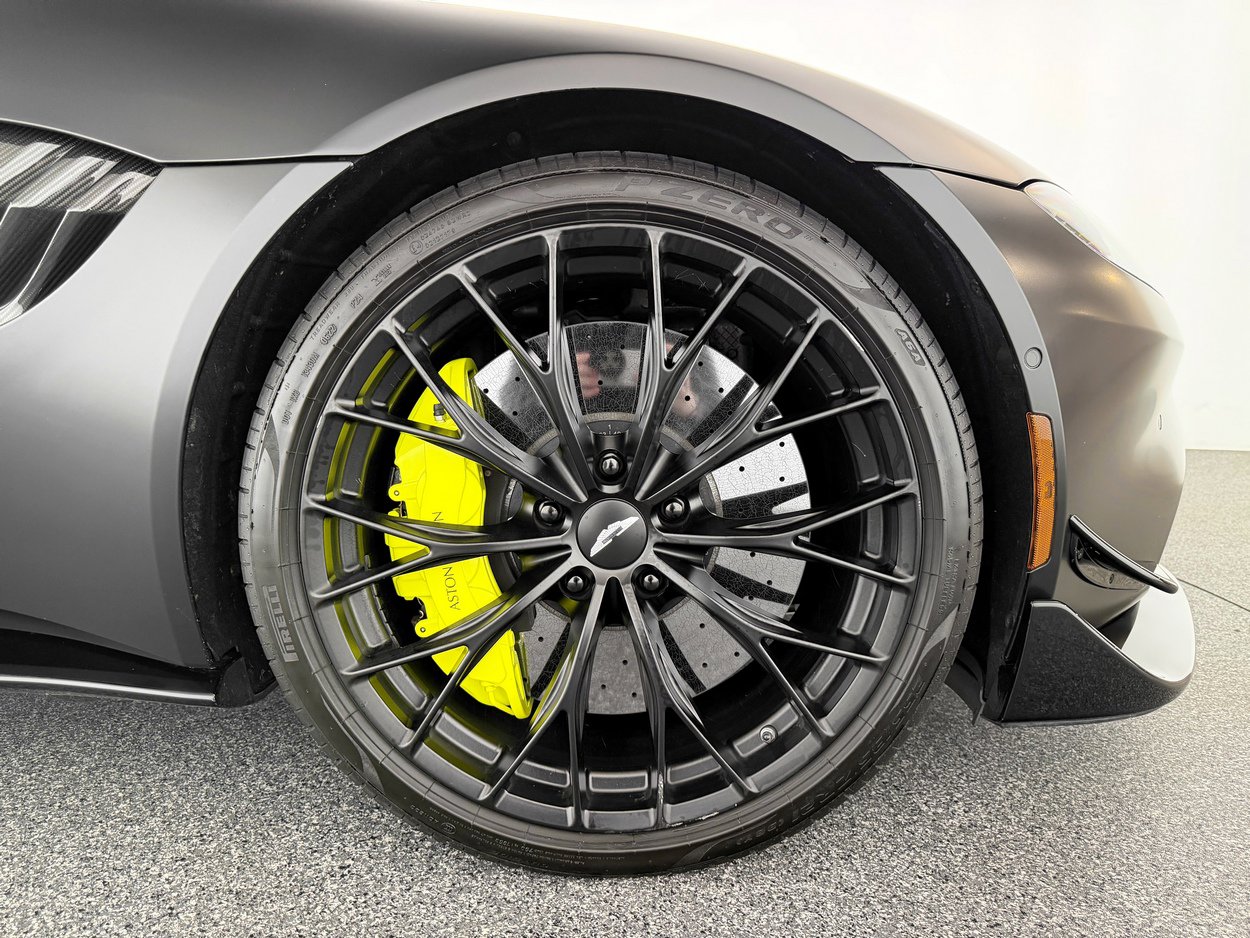 Used 2022 Aston Martin V8 Vantage Coupe image 31