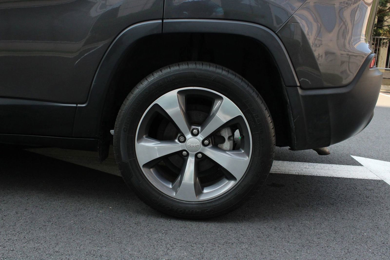 Used 2020 Jeep Cherokee Limited FWD image 9