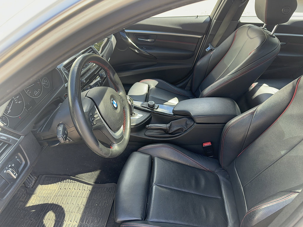 Used 2017 BMW 330i xDrive Sedan AWD/4WD image 5
