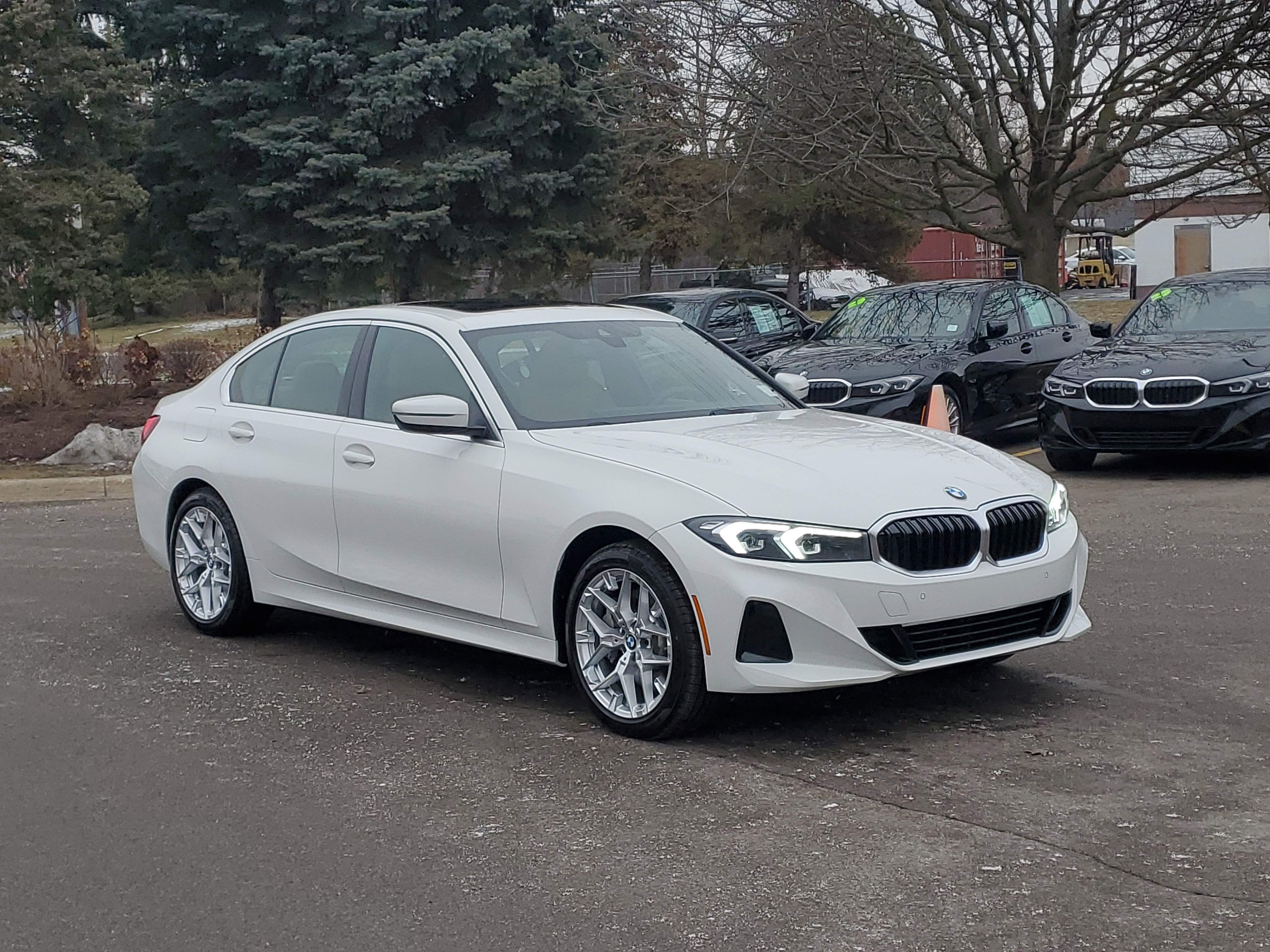 New 2026 BMW 330i xDrive Sedan w/ Convenience Package image 4