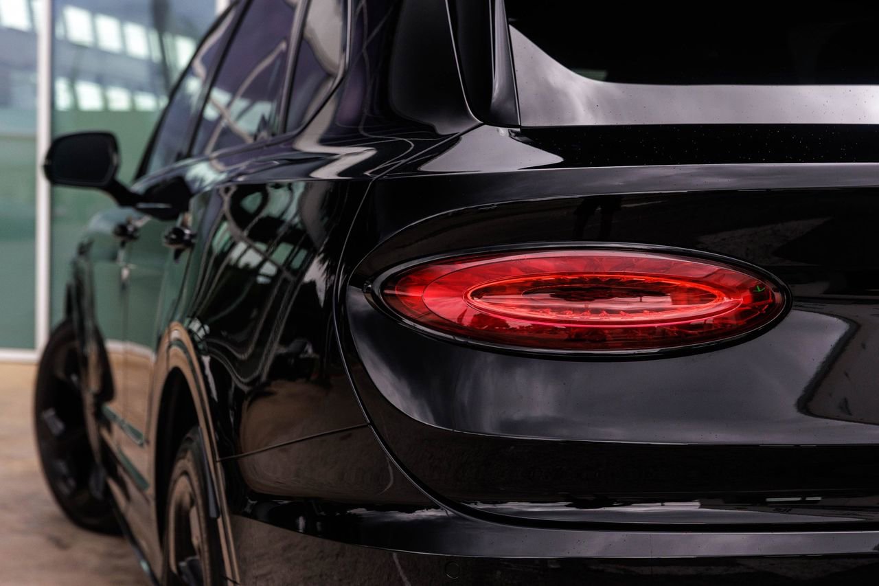Certified 2024 Bentley Bentayga AWD/4WD image 12