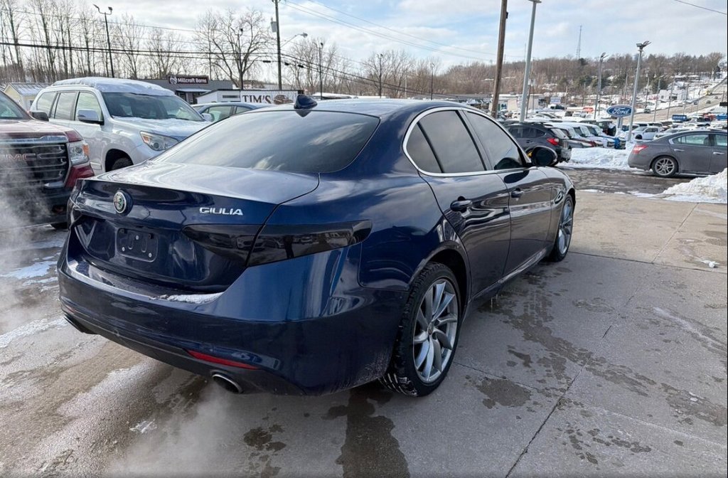 Used 2017 Alfa Romeo Giulia AWD image 4