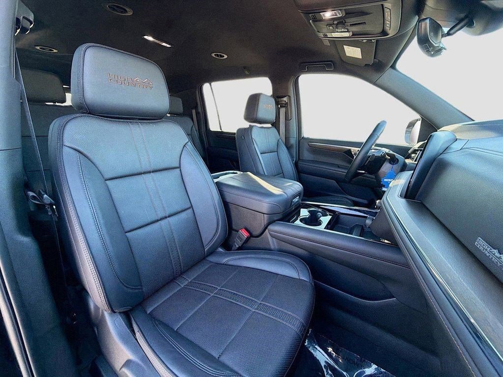 Used 2025 Chevrolet Suburban High Country RWD image 17