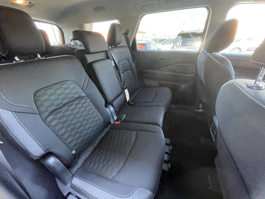 Used 2024 Nissan Pathfinder SV w/ Lighting Package (N92) image 22