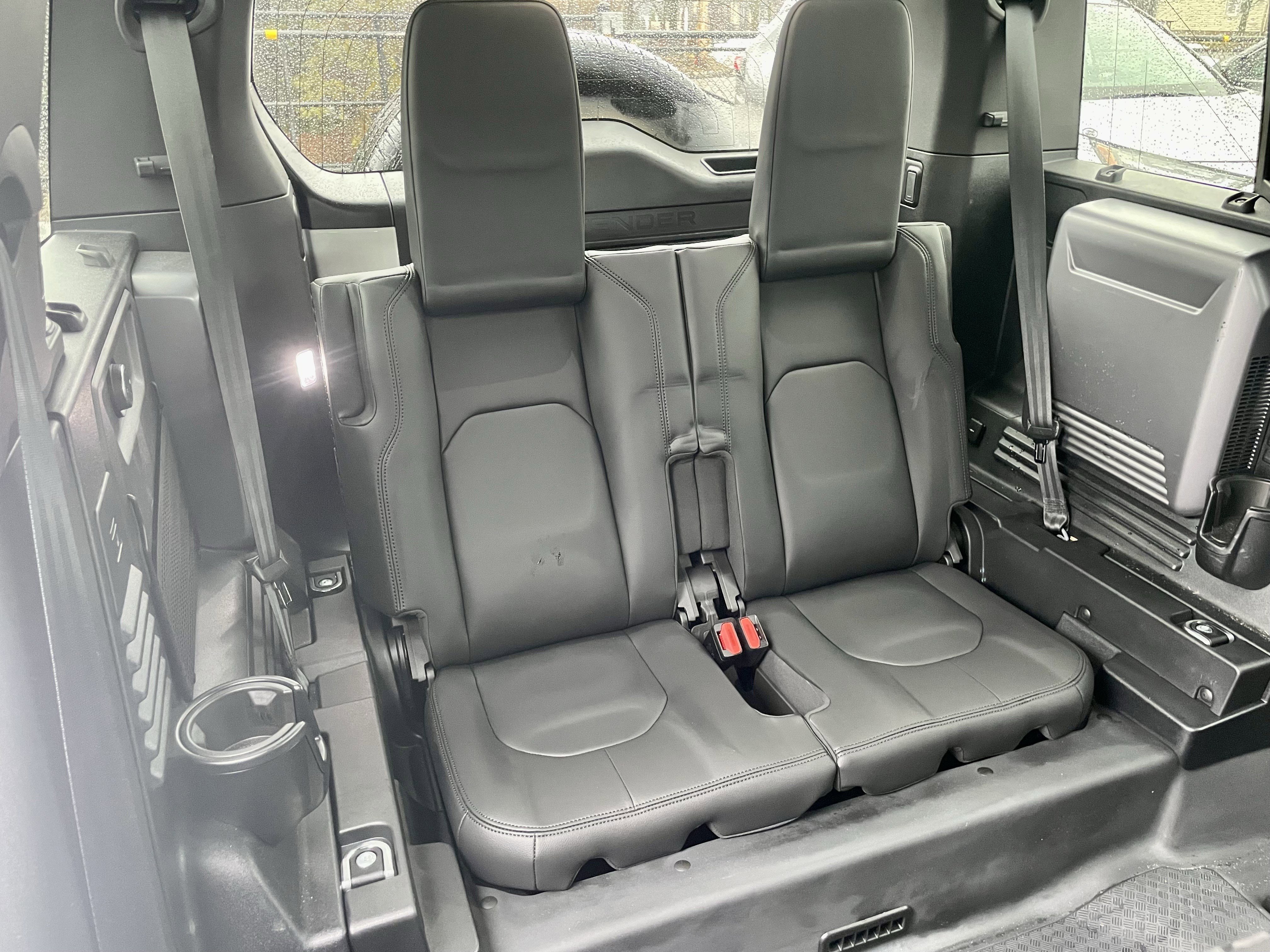 Used 2024 Land Rover Defender 110 X-Dynamic SE image 32