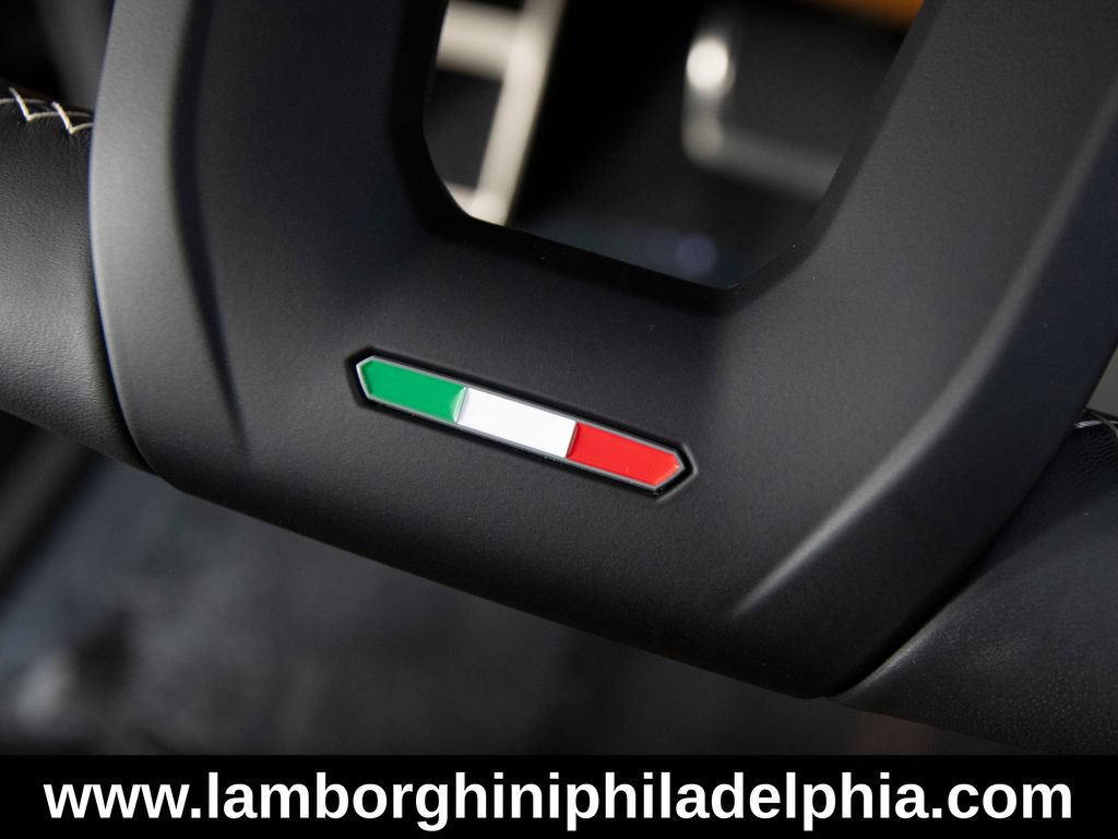 Used 2025 Lamborghini Urus SE AWD/4WD image 17