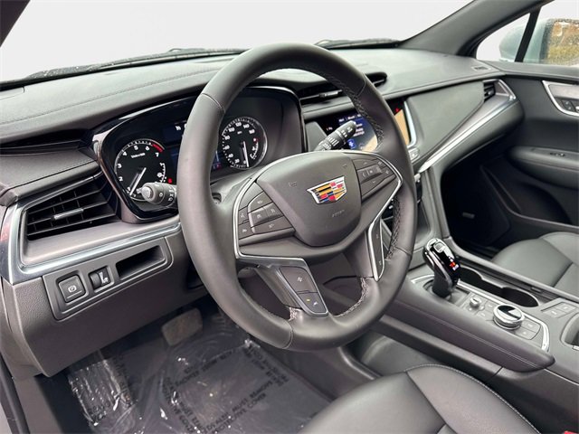 New 2025 Cadillac XT5 Luxury image 18