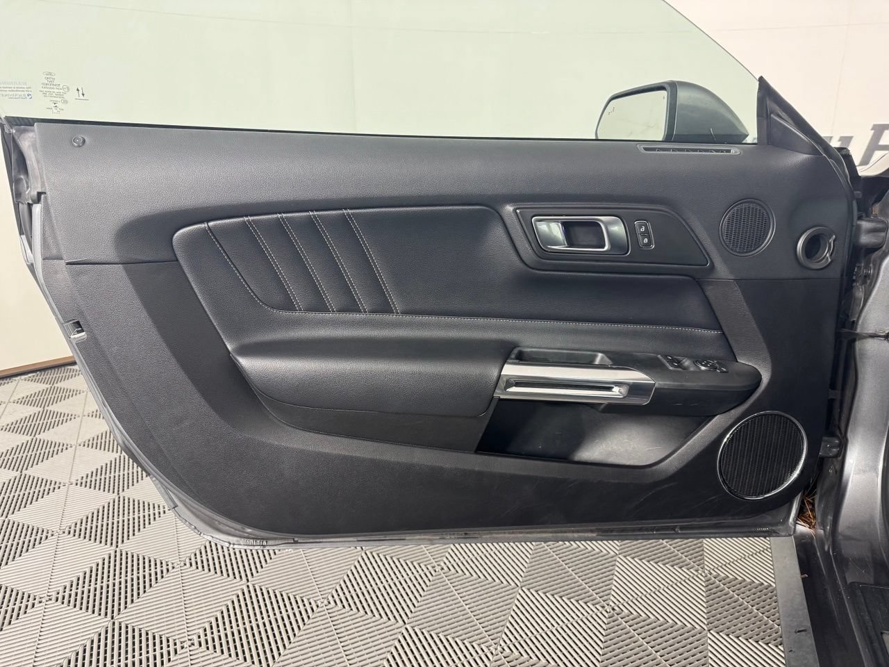 Used 2022 Ford Mustang GT Premium RWD image 9