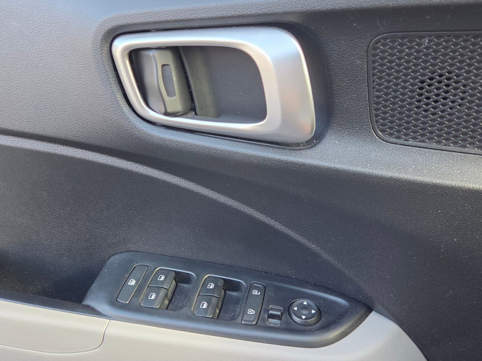 Used 2024 Hyundai Venue SEL image 29