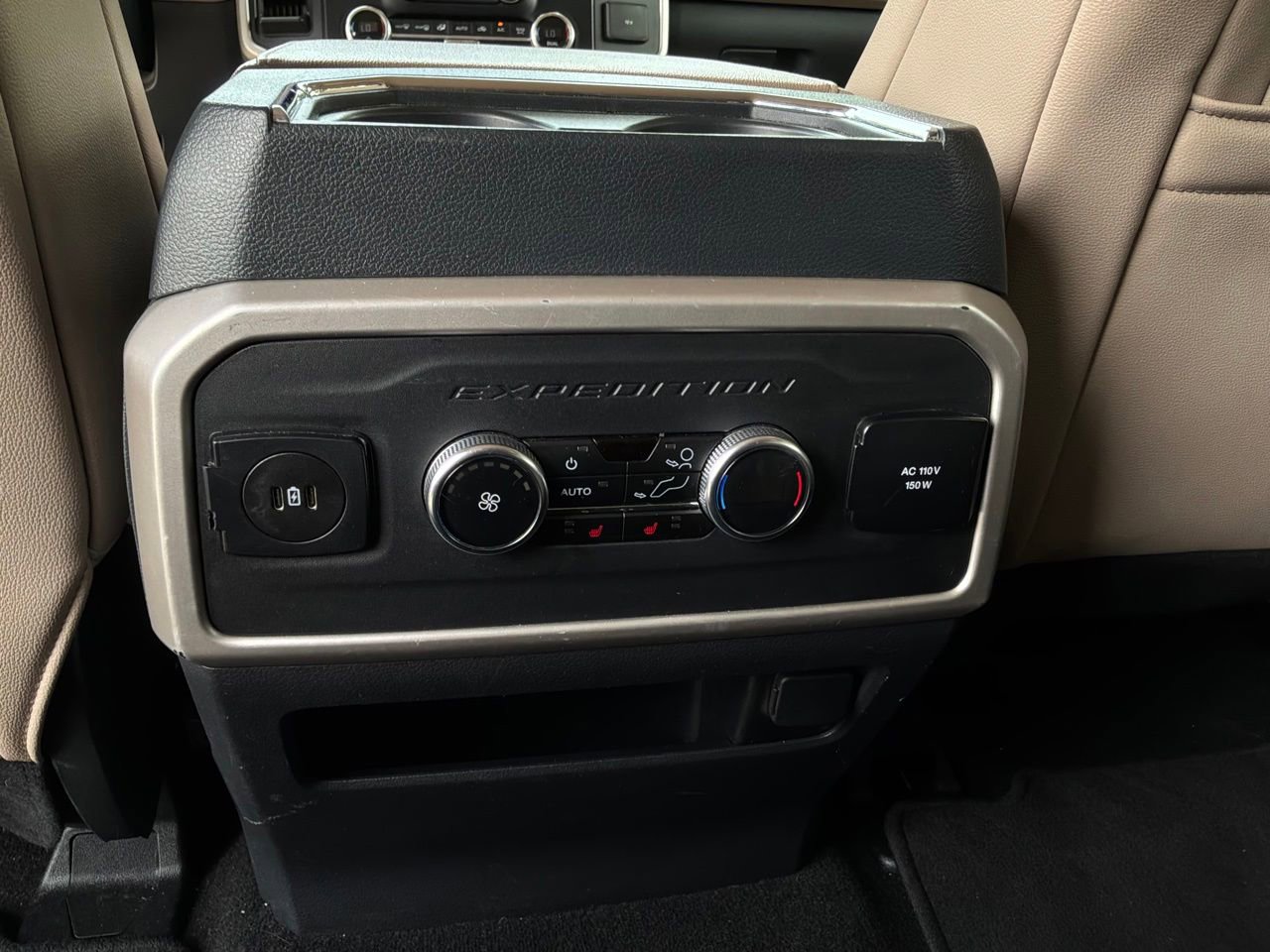 Used 2024 Ford Expedition Limited AWD/4WD image 13