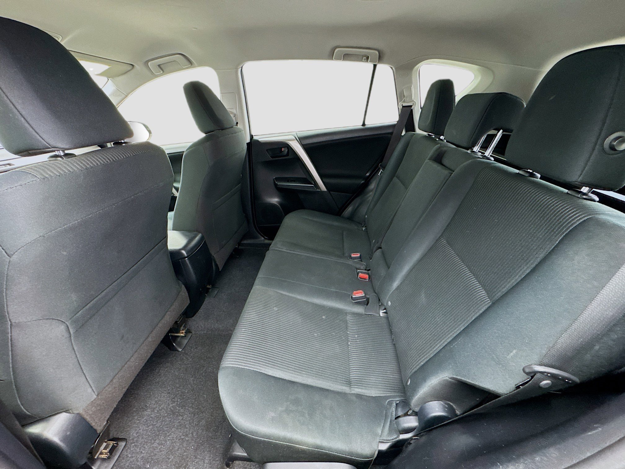 Used 2018 Toyota RAV4 LE w/ All Weather Liner Package FWD image 15
