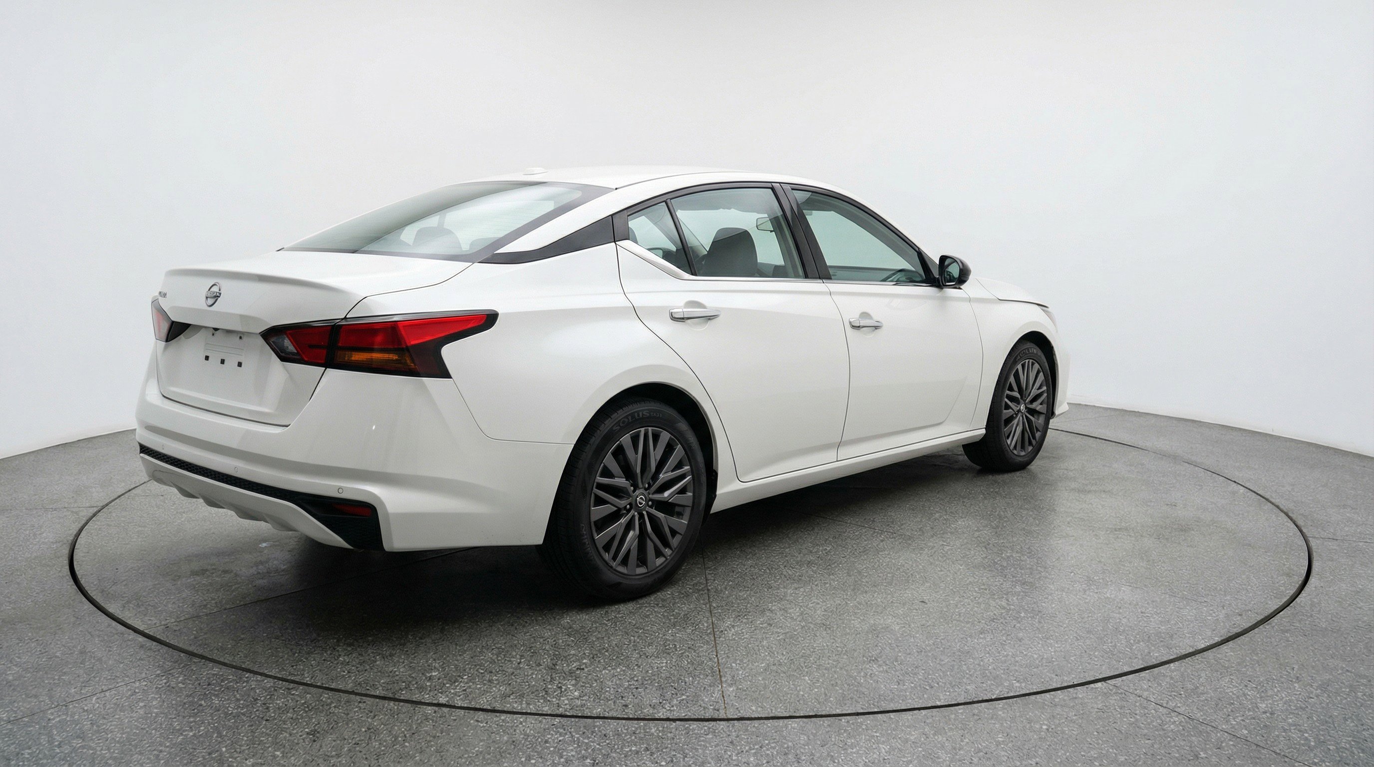 Used 2025 Nissan Altima 2.5 SV FWD image 9