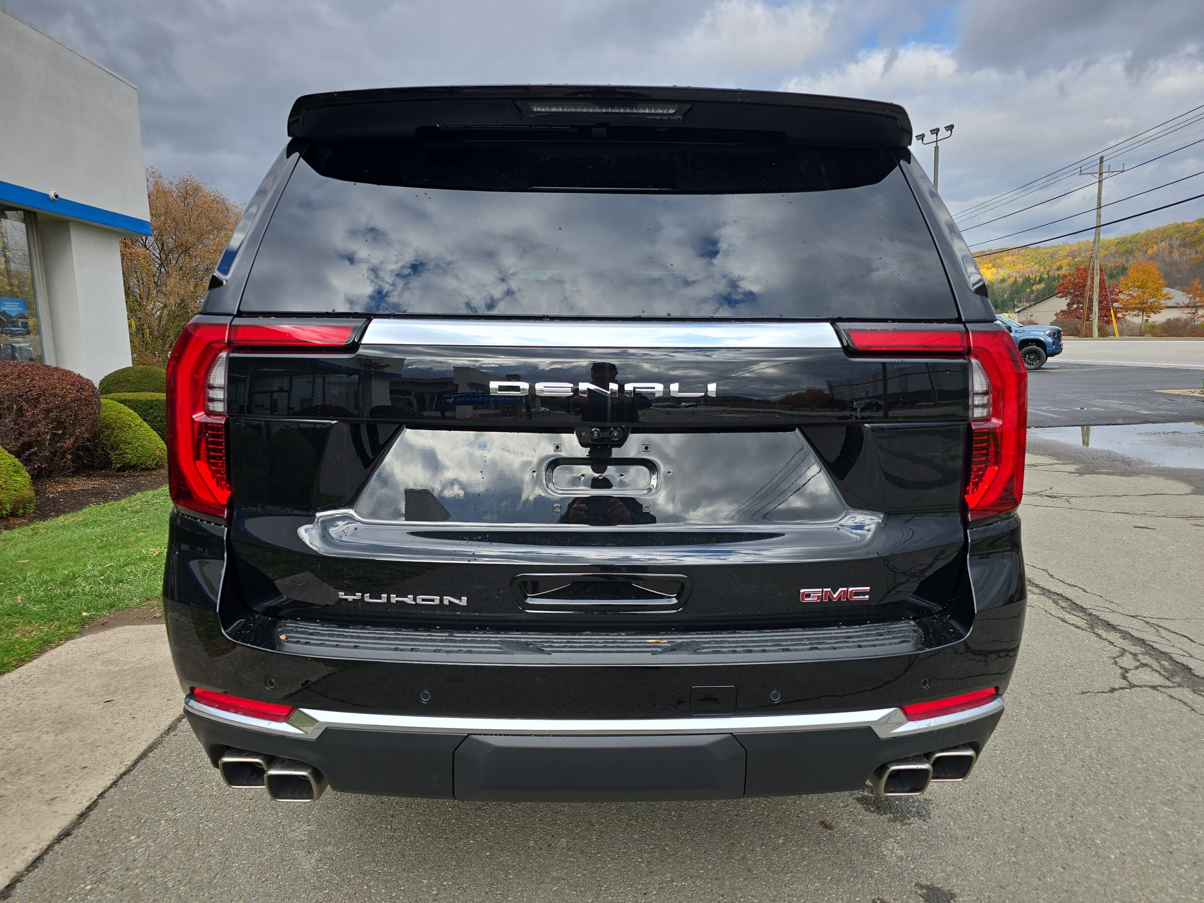 New 2026 GMC Yukon Denali w/ Denali Reserve Package video 4
