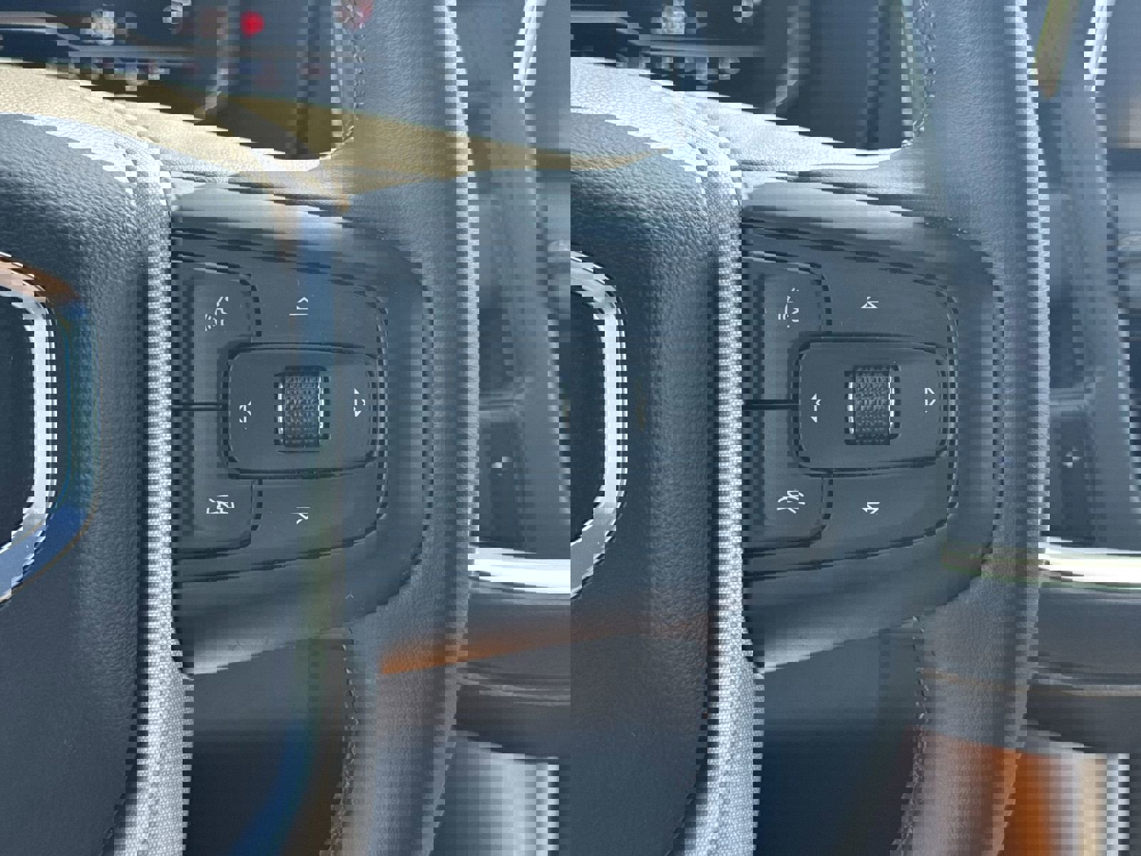 Used 2024 GMC Yukon SLT w/ SLT Luxury Package image 20