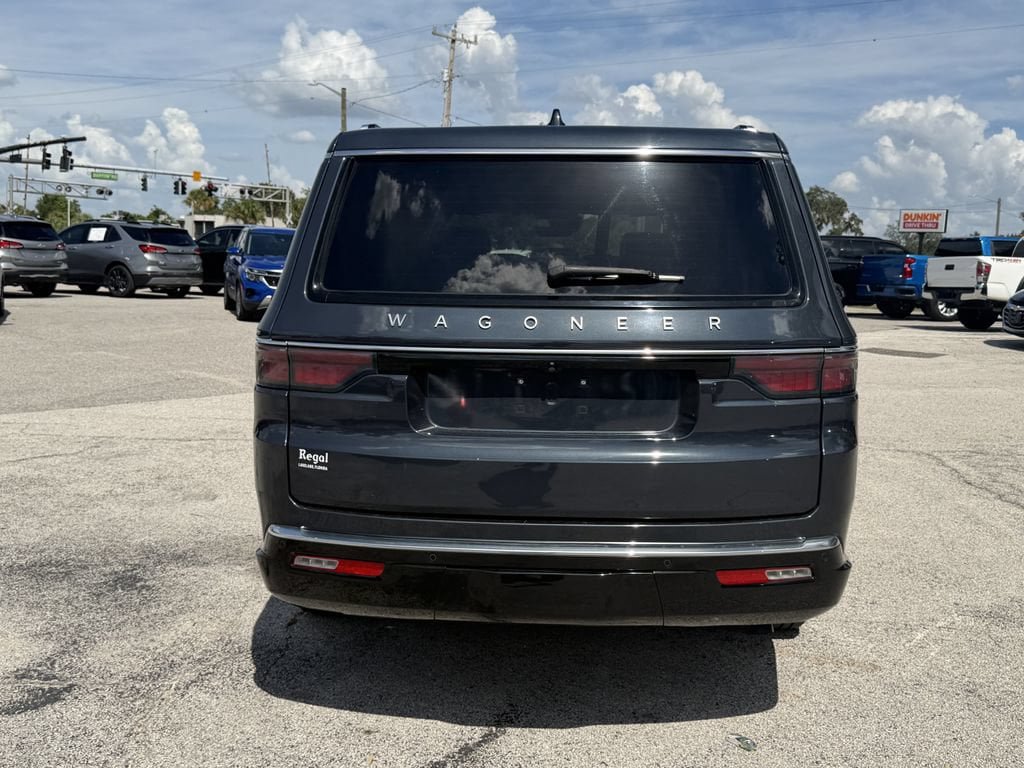Used 2024 Jeep Wagoneer L 2WD w/ Premium Group I image 5