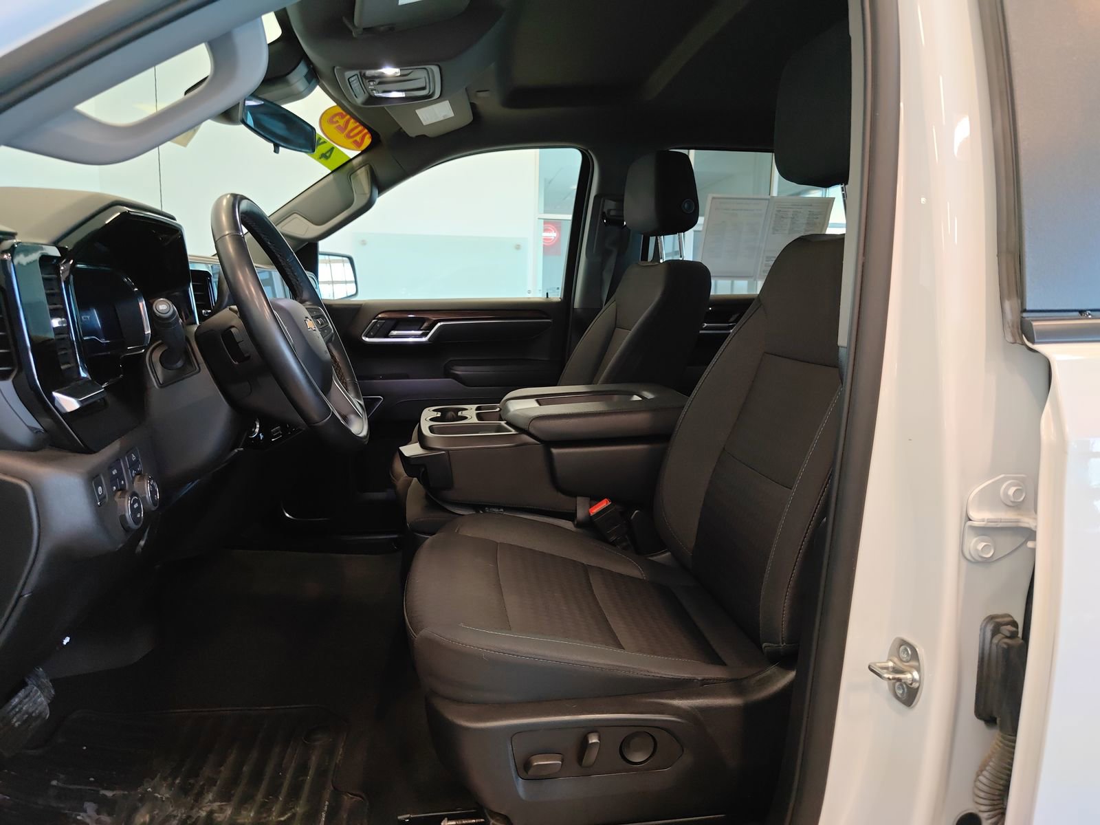 Used 2025 Chevrolet Silverado 1500 LT image 10