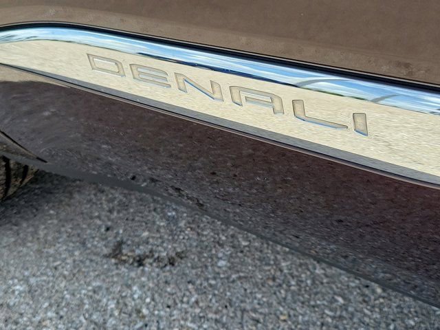 Used 2021 GMC Acadia Denali w/ Denali Technology Package image 9