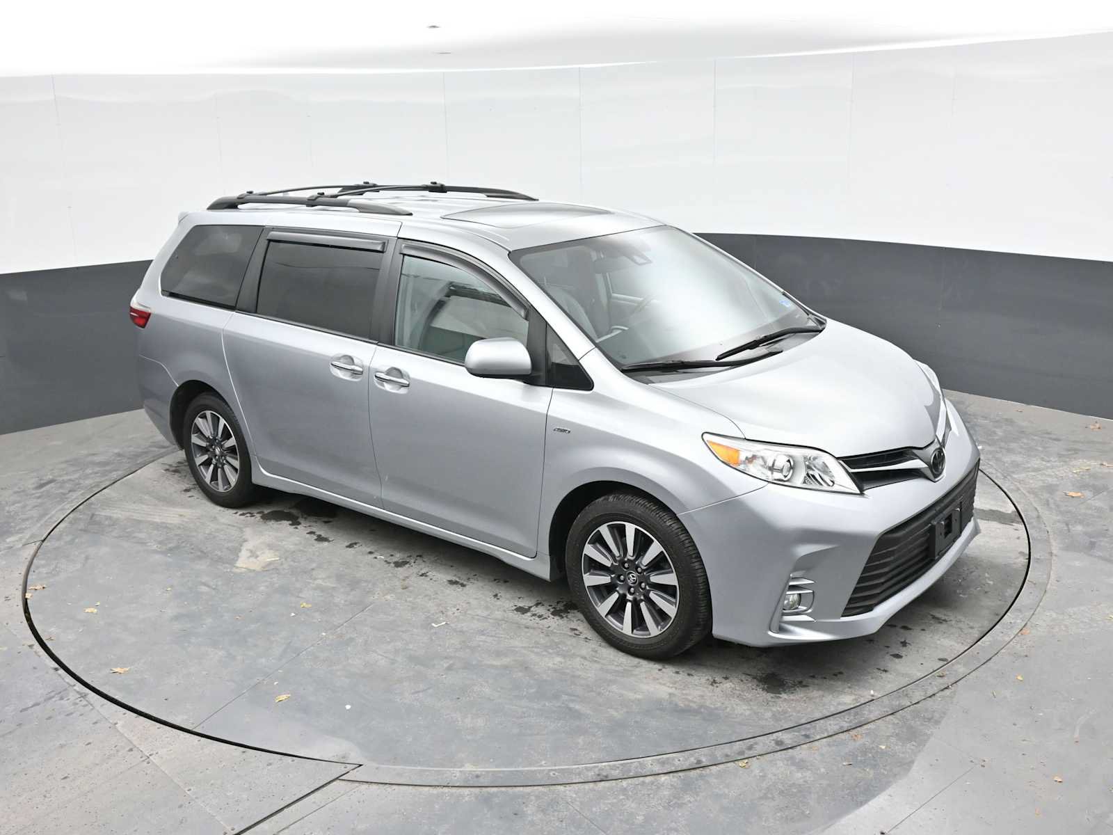Used 2020 Toyota Sienna XLE w/ XLE Navigation Package AWD/4WD image 18