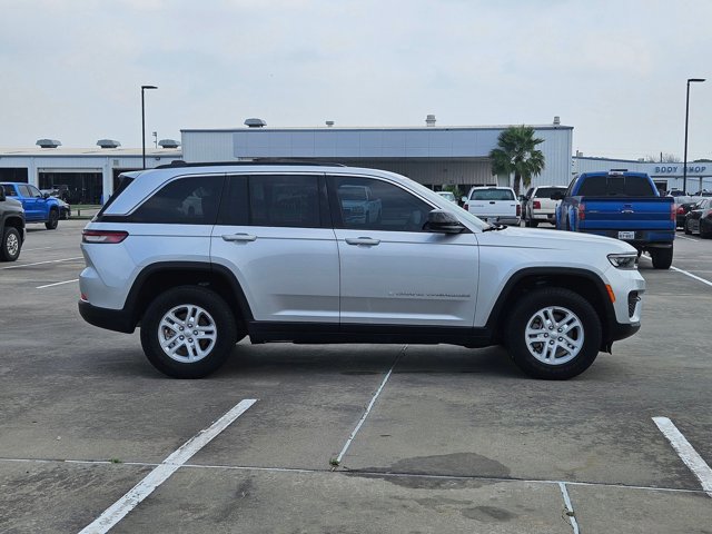 Used 2024 Jeep Grand Cherokee Laredo RWD image 4