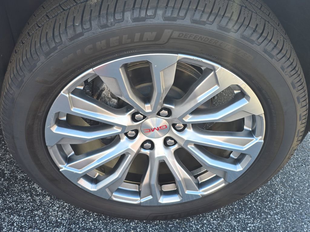 Used 2022 GMC Yukon XL Denali w/ Denali Premium Package image 9